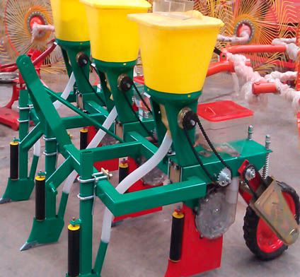 2BYFPrecision Corn Seeder With Fertilizer